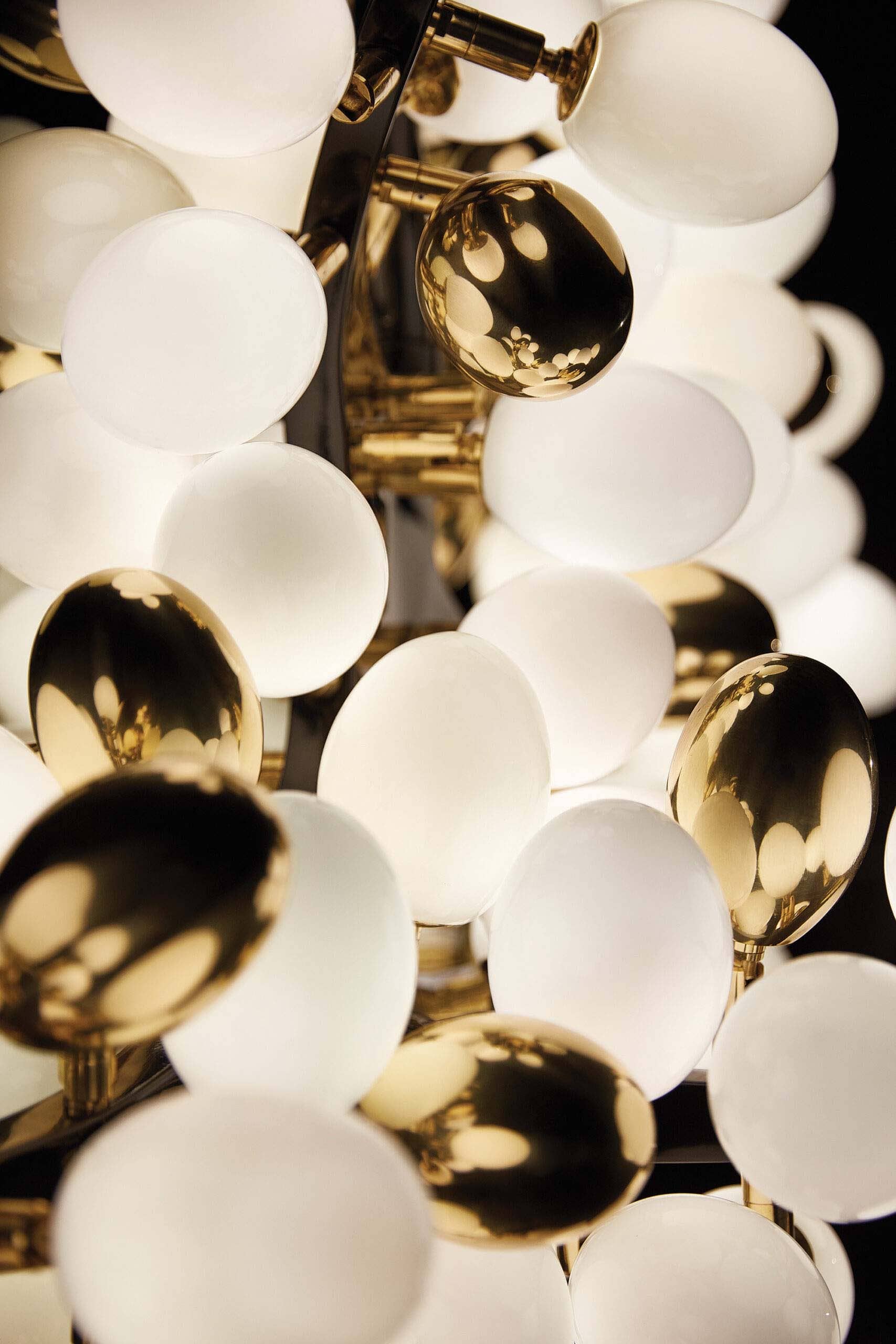 Harris Valiant Chandelier, Horizontal