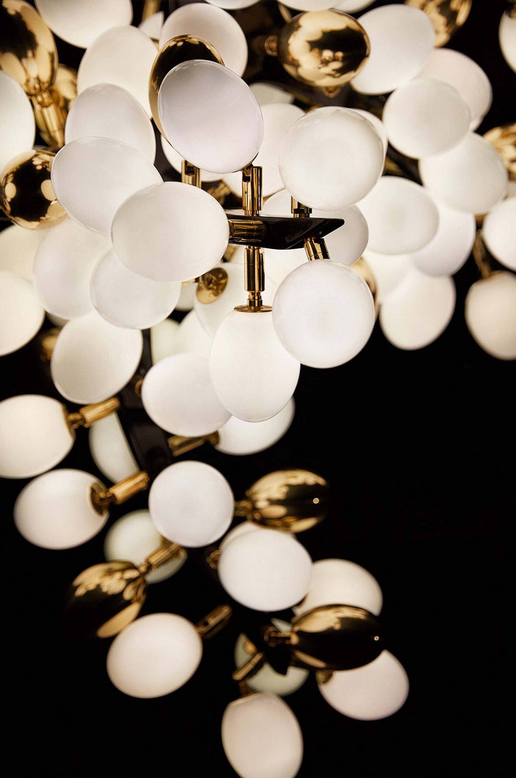 Harris Valiant Chandelier, Horizontal